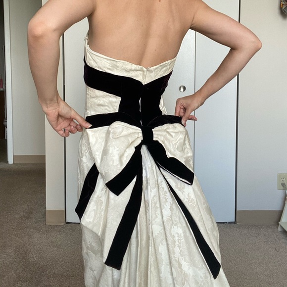 White & Black Victorian Gothic Dress - Picture 4 of 15